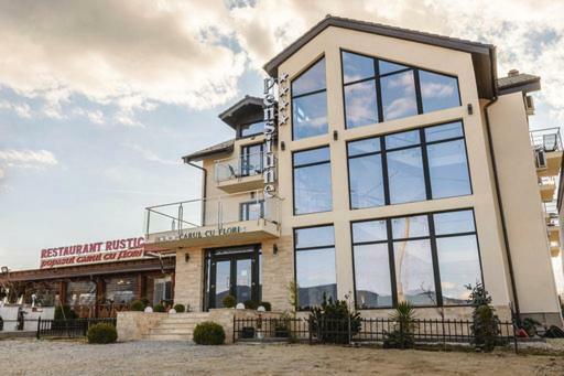 Pensiunea Carul cu flori Oravita Exterior foto